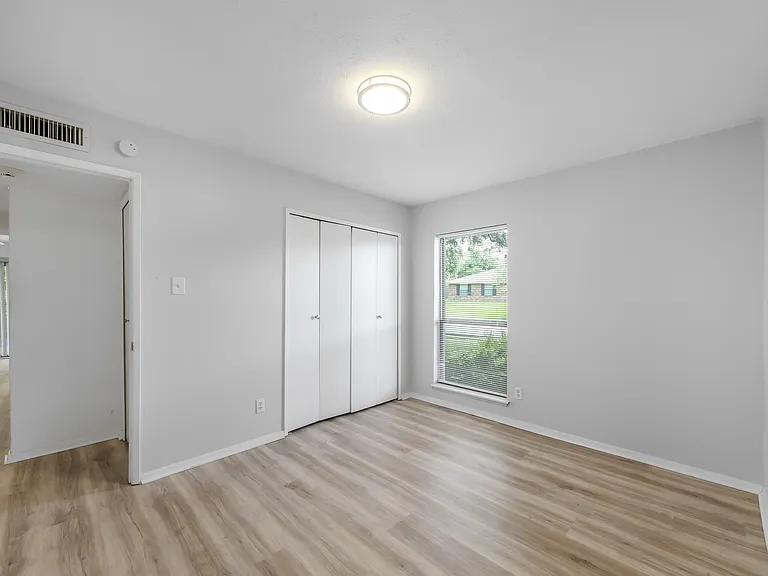 3401 Meadow Oaks Dr — Photo 12