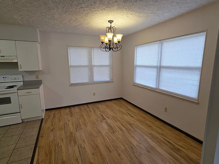 624 W Lois St — Photo 6