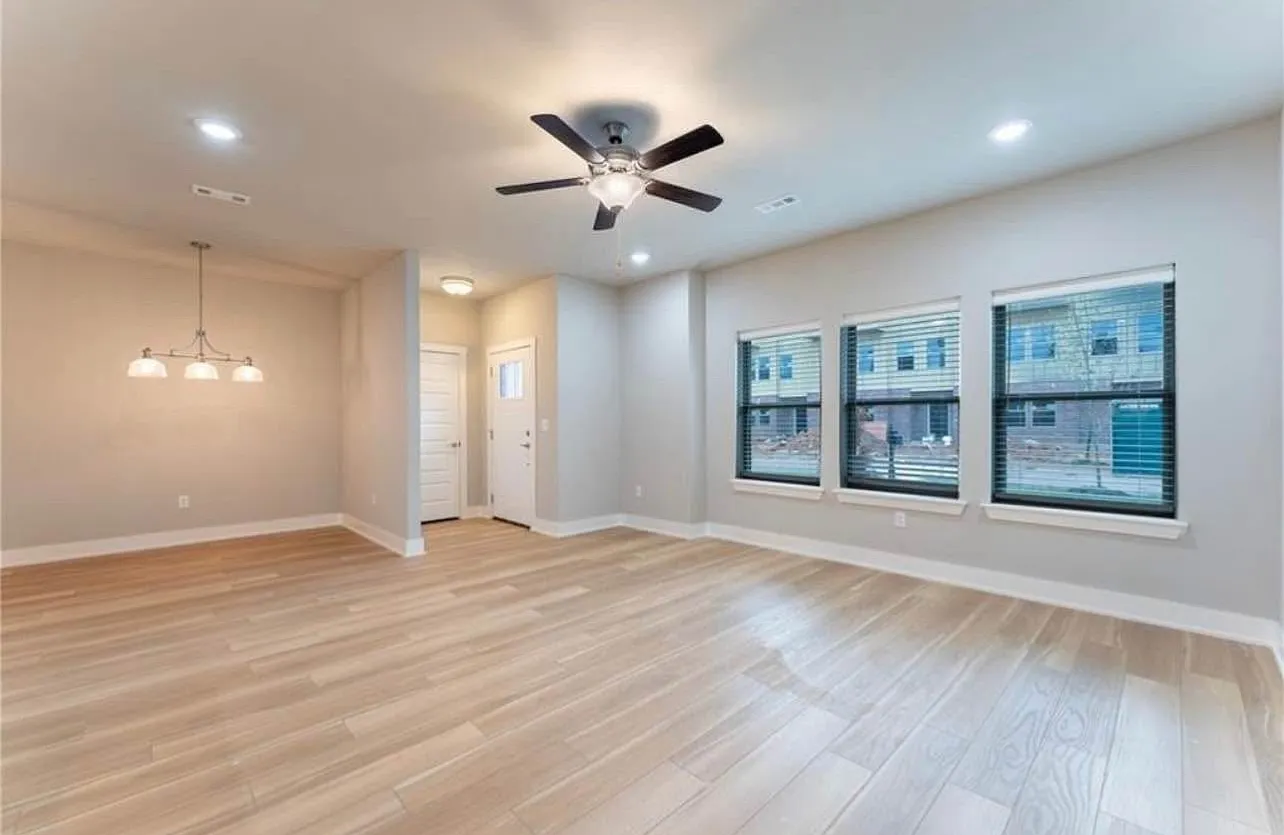 3 bed, 2.5 bath, 2012 sqft, $2,350 — Photo 4