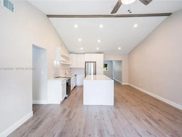 3 bed, 2.0 bath, 1634 sqft, $4,000 — Photo 4