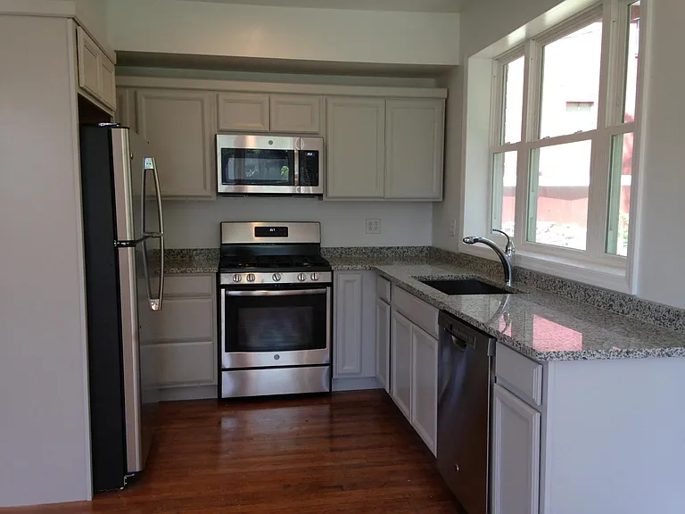 348 Waitman St — Photo 11