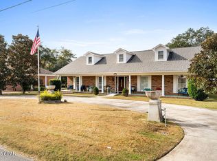 5381 College Dr, Graceville, FL 32440