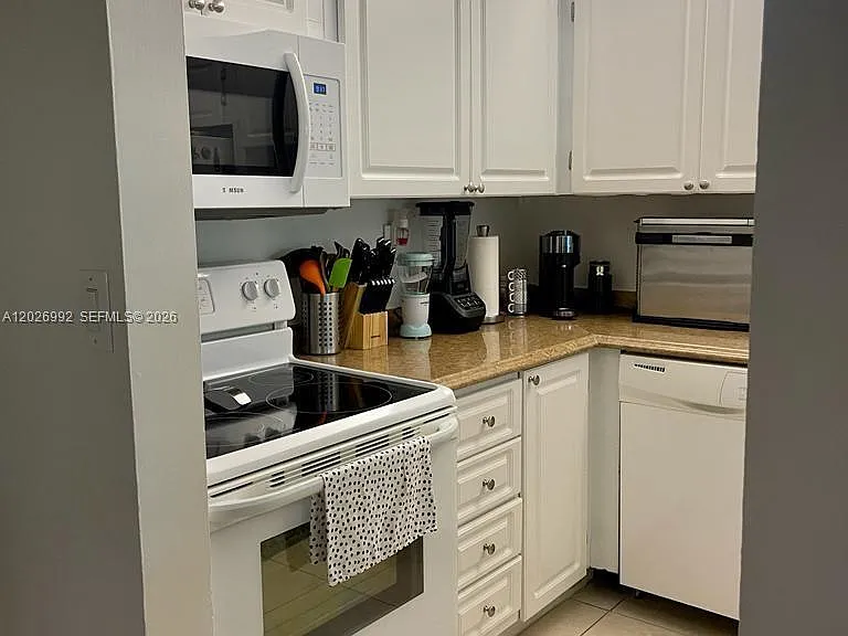 301 Racquet Club Rd #305 — Photo 4