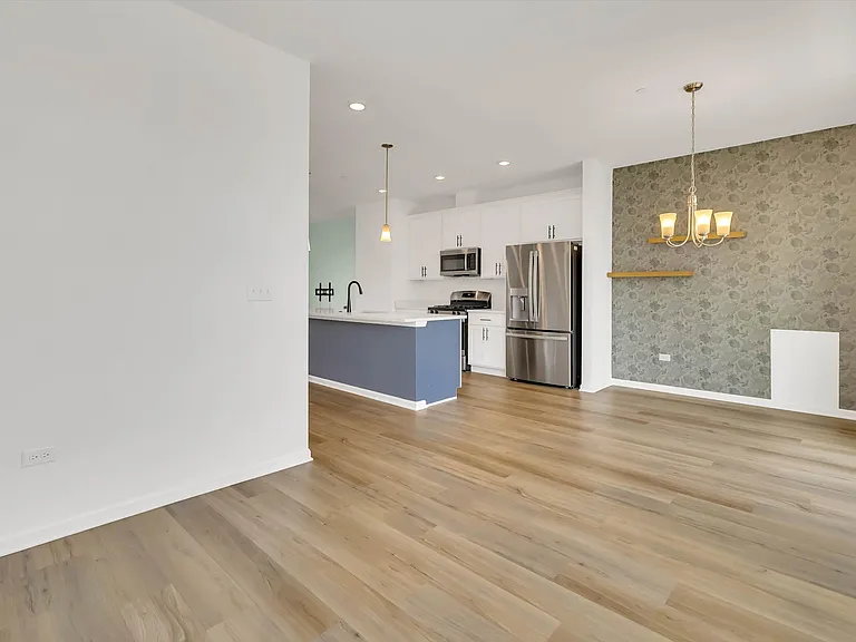 1078 Bogart St — Photo 9