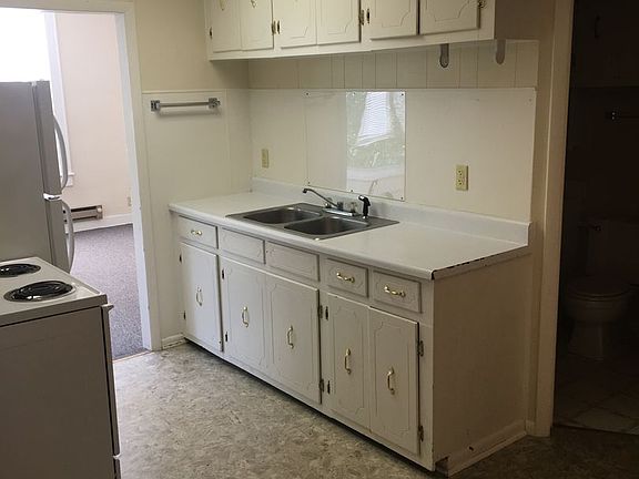 5th image of 1041 7th St APT 304