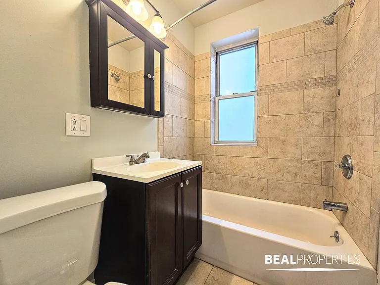 511 West Melrose — Photo 6