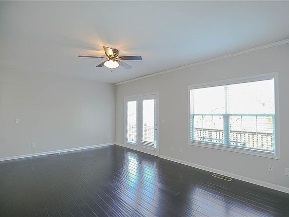 4th image of 2454 Suwanee Pointe Dr