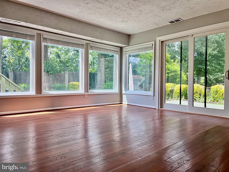 5350 Ravensworth Rd — Photo 8