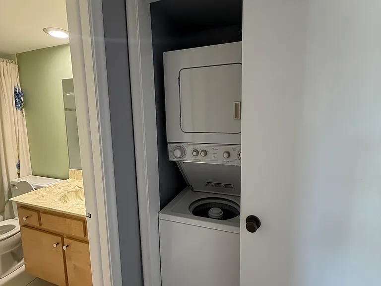 55 SE 14th St #107 — Photo 9