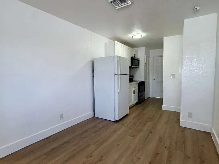 3039 Avenue J #4 — Photo 3