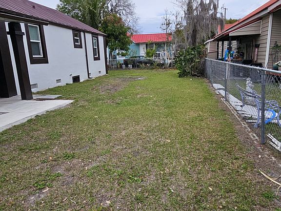 5th image of 815 Brack St