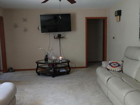 5th image of 105 E Rosehill St