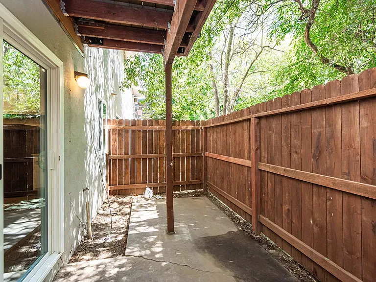Tuscana Court Apartments — Photo 28