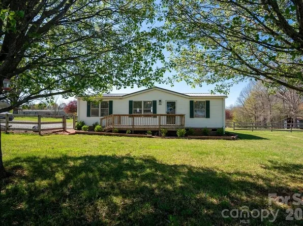 889 Tabor Rd, Olin, NC 28660