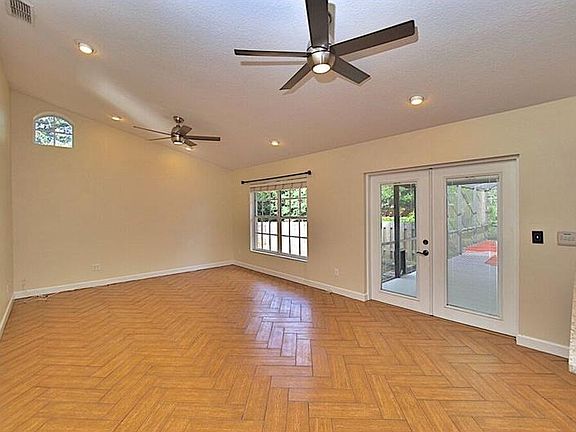 3rd image of 10340 Northglen Dr