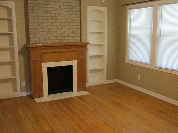 2. 527 N Flora, Living Room