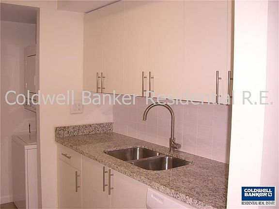 4th image of 220 Lakeview Dr APT 213
