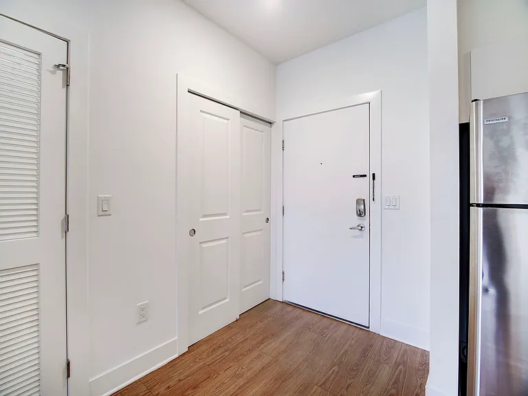 425 Bergen Ave #1 — Photo 6