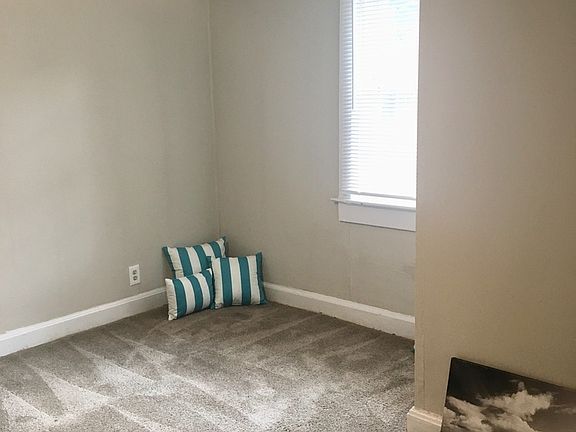 5th image of 306 S Holland St #1B-1BA-550SQFT