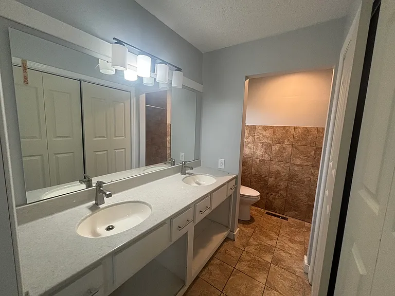 2310 Lindbergh Blvd — Photo 8