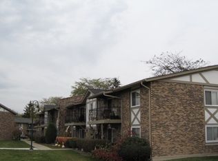 9S122 Frontage Rd APT 101, Willowbrook, IL 60527