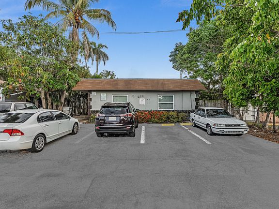 4th image of 232 SE 9th Ave #2