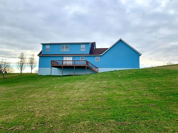 3rd image of 38 Robin Hill Ln