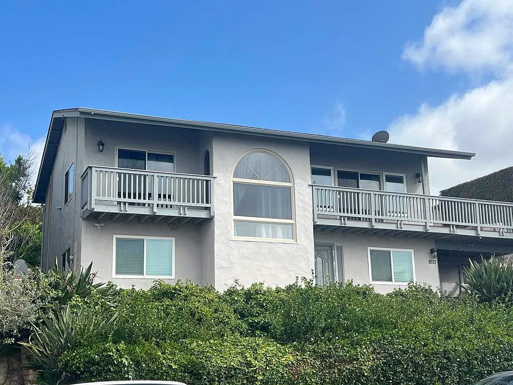 Building Photo - 8537 El Paseo Grande