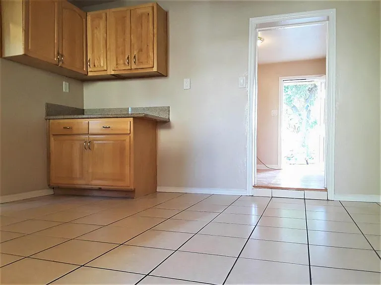 170 N Dalton Ave — Photo 6