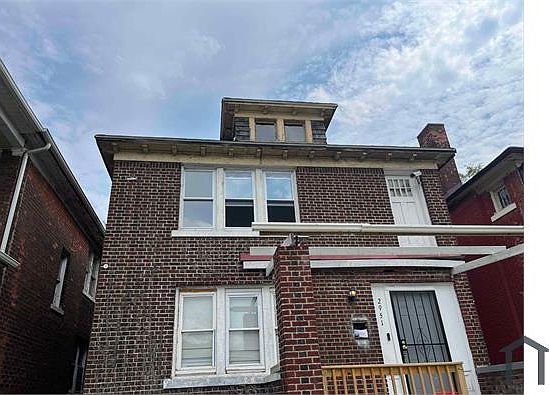1st image of 2953 Gladstone Ave #2