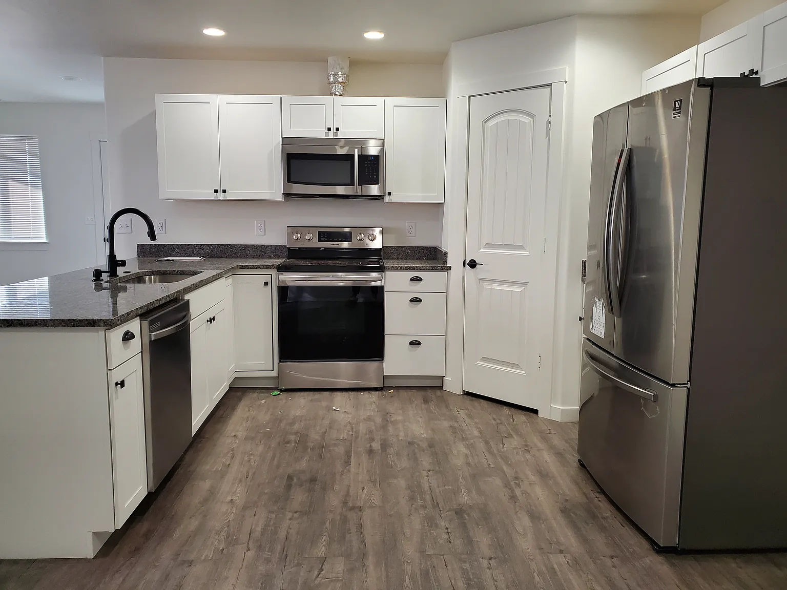 1125 W Ivy Ave — Photo 3