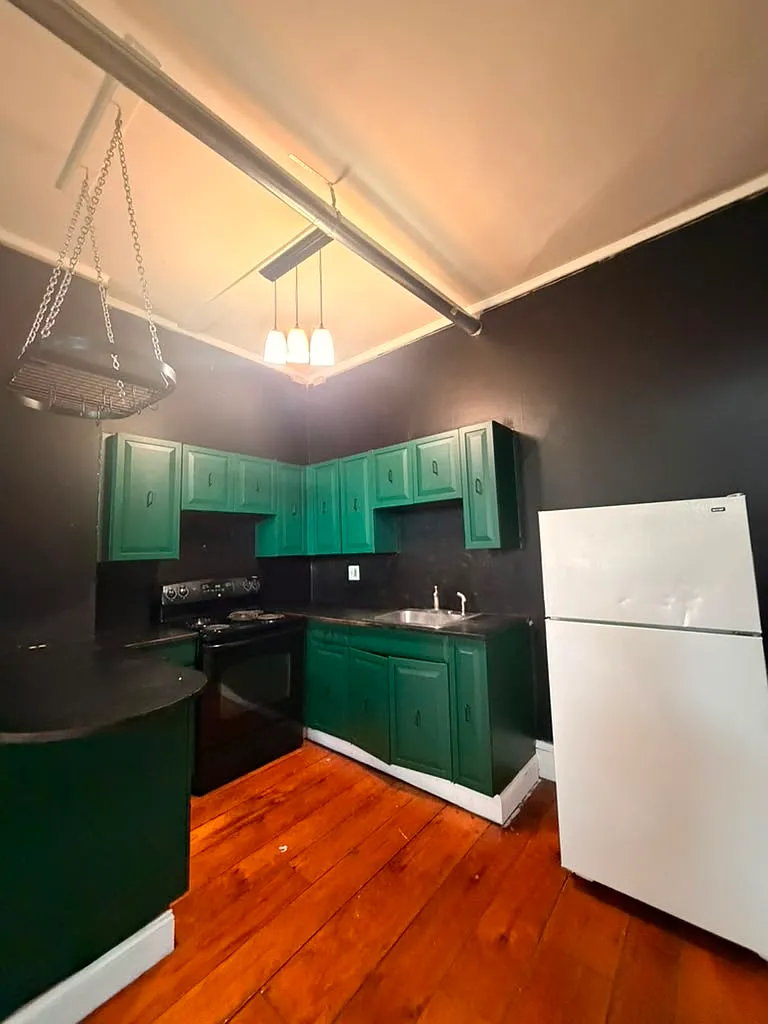 1 bed, 700 sqft, $1,090 — Photo 2