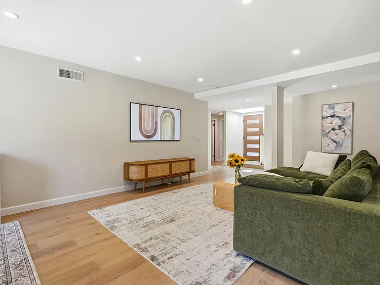 1256 Rainier Ave — Photo 7