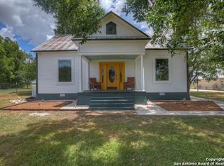 231 Old School Rd, Seguin, TX 78155