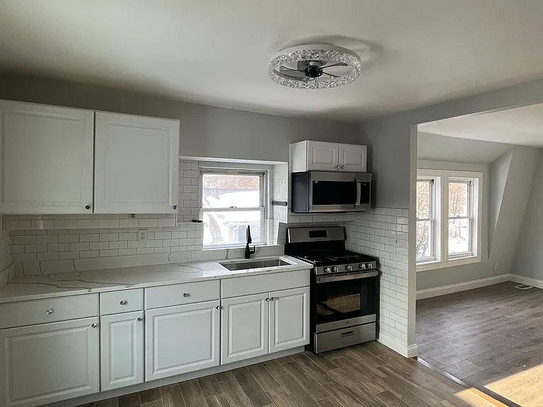 10 Holly Ave #1 — Photo 5