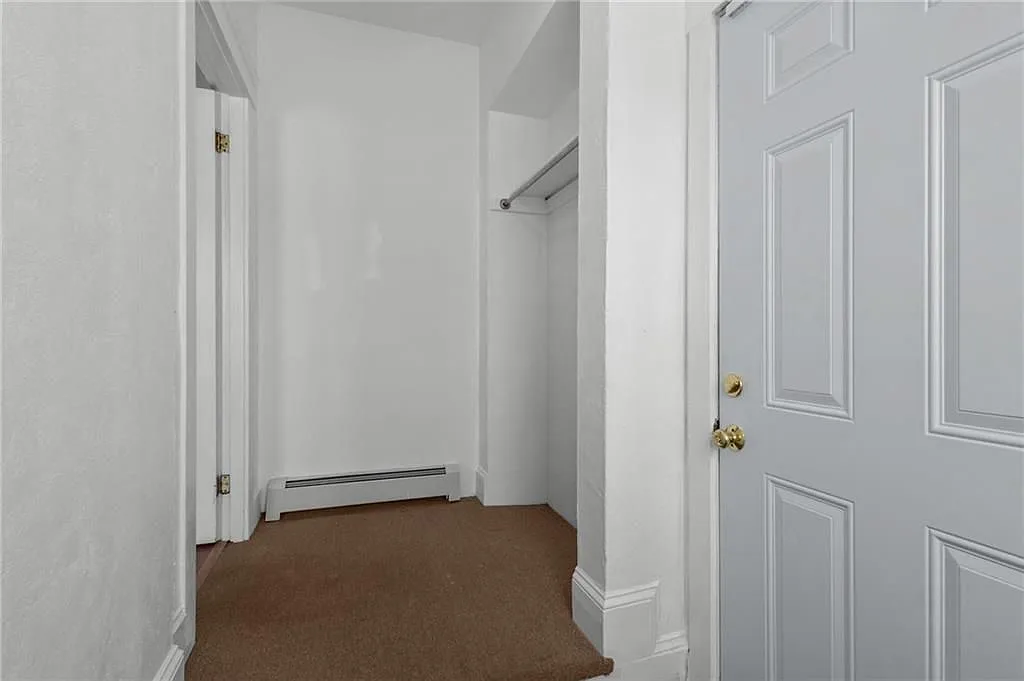 3 bed, 1.0 bath, 1141 sqft, $3,000 — Photo 3