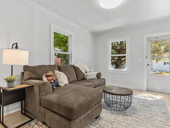 3rd image of 216 12th St W #216