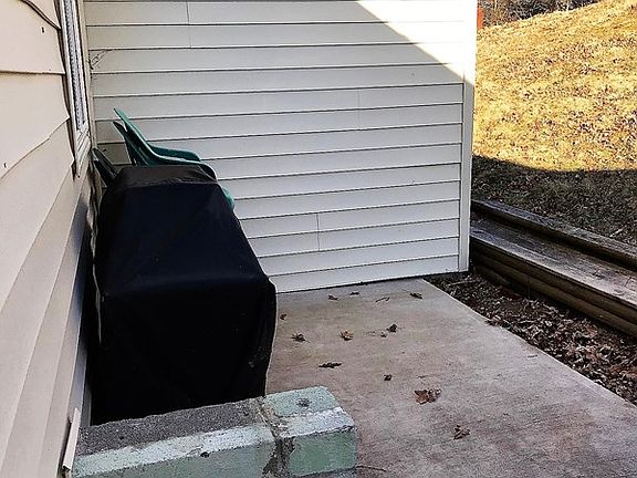 4th image of 171 Lincoln St
