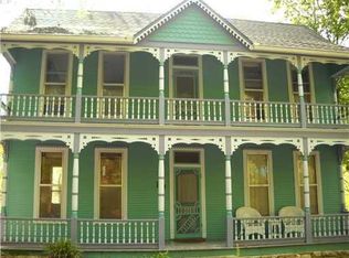 19 Bridge St, Eureka Springs, AR 72632