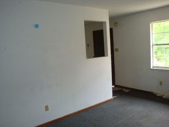 4th image of 1122 E Elm St