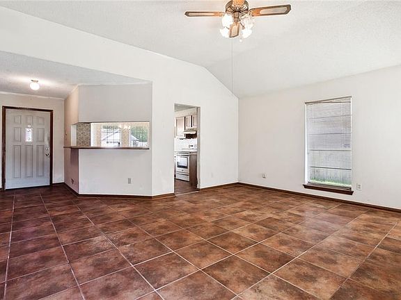 3rd image of 2560 Long Branch Dr