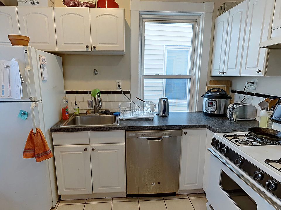 2nd image of 386 Washington St APT 2