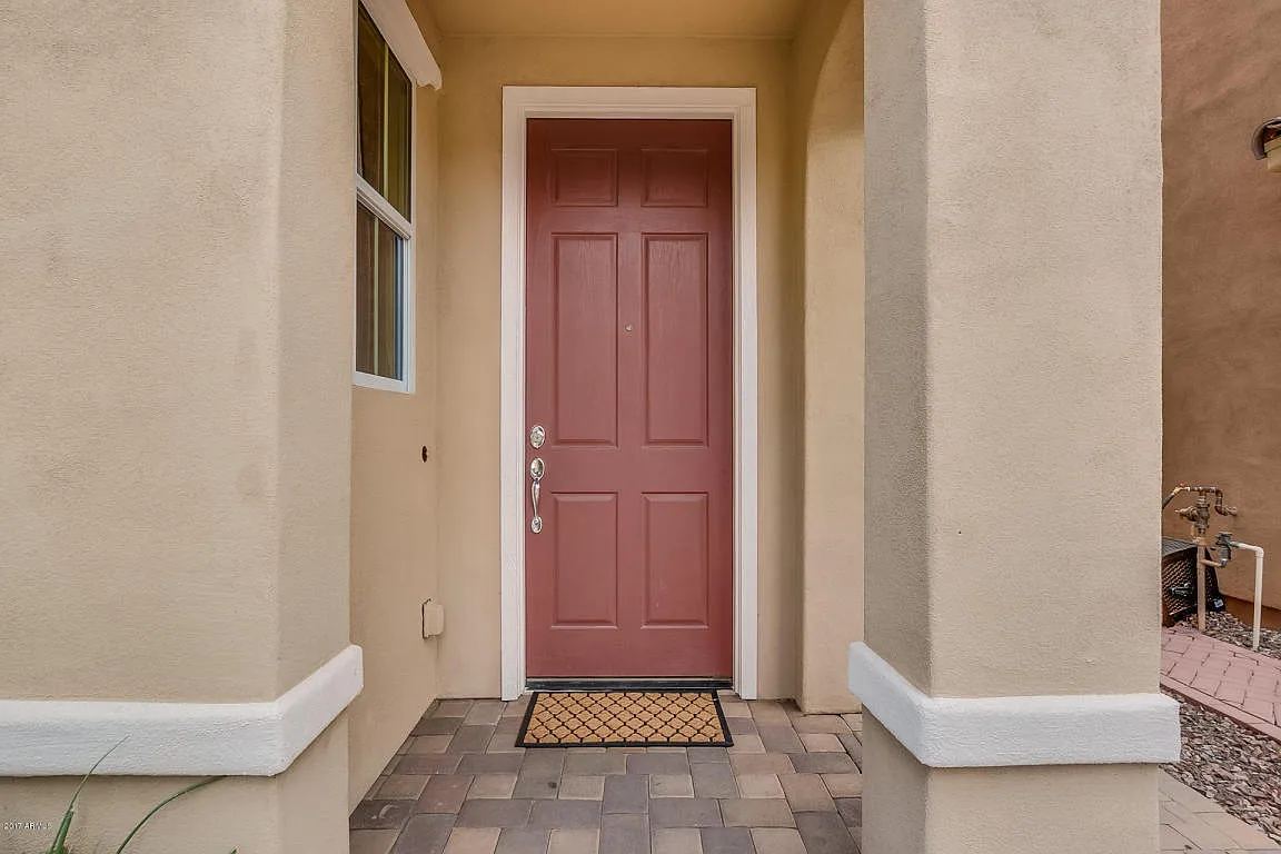 Great Location! Fabulous Move-In Ready 5 Bed /3 Bath Home In South Tempe — Photo 3
