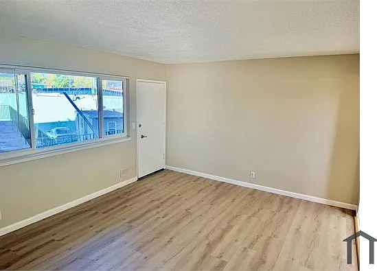 587 105th Ave #3 — Photo 2