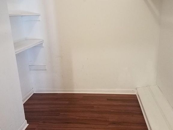 2 Master Bedroom Walkin Closet with new Laminate wood floor
