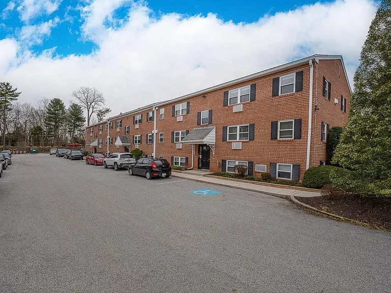 1 Radnor Dr #2 — Photo 2