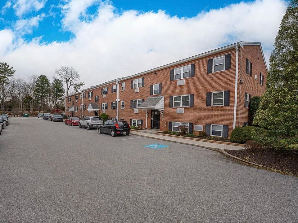 2nd image of 1 Radnor Dr #2