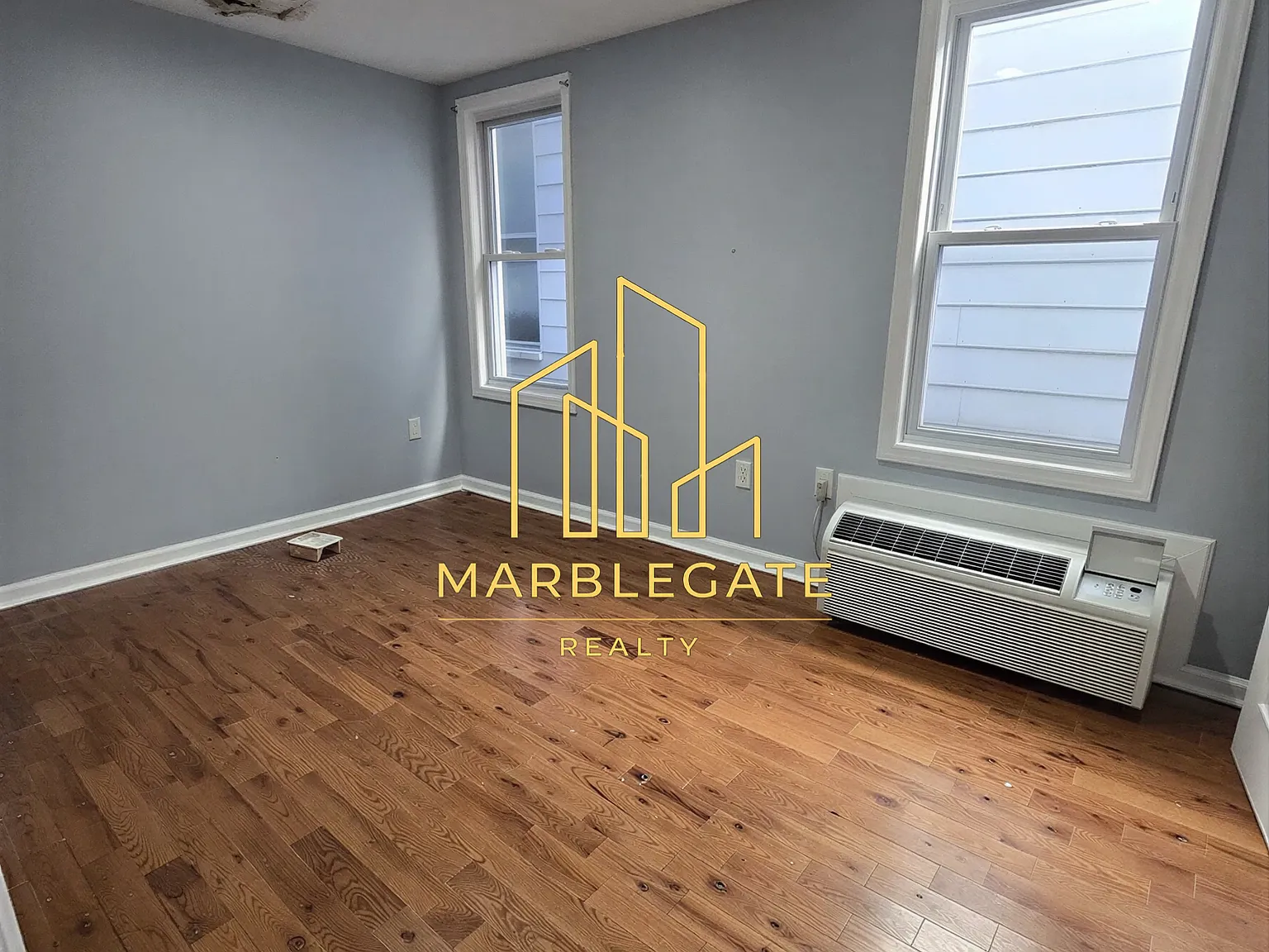 3 bed, 2.5 bath, 1050 sqft, $2,300 — Photo 3