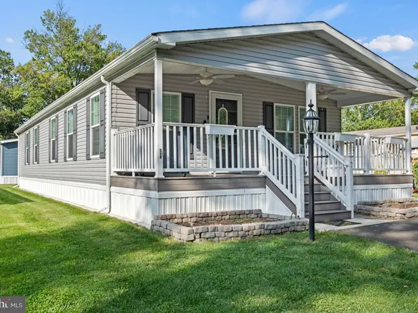 7 Holiday Ave, Hatfield, PA 19440