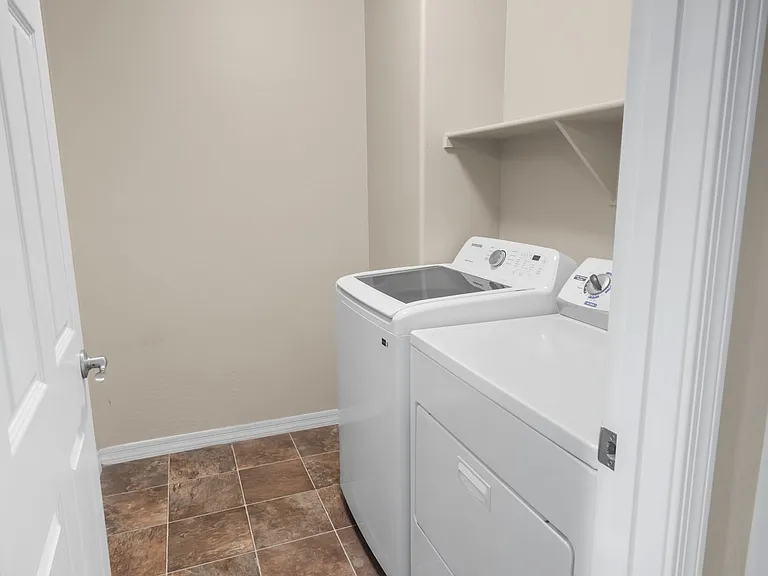 2501 S 255th Dr — Photo 21